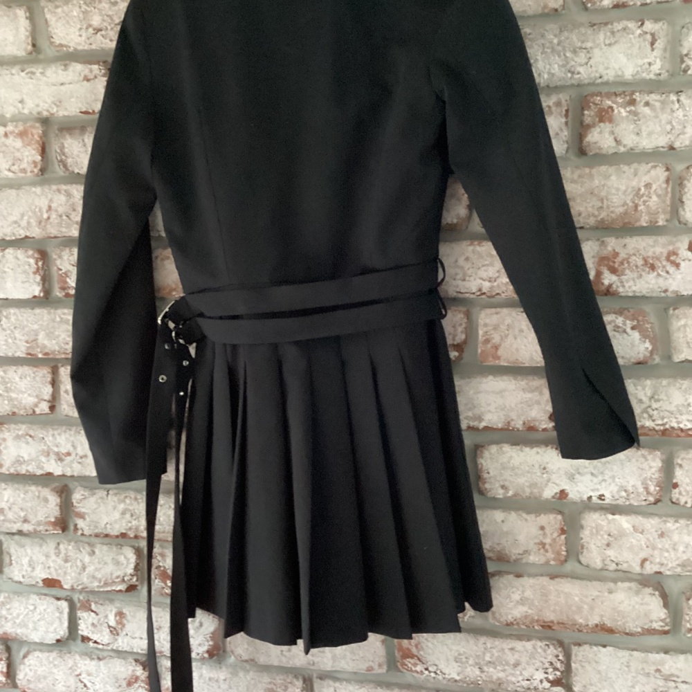 Woman’s black dress shirt/jacket - Picture 4 of 6